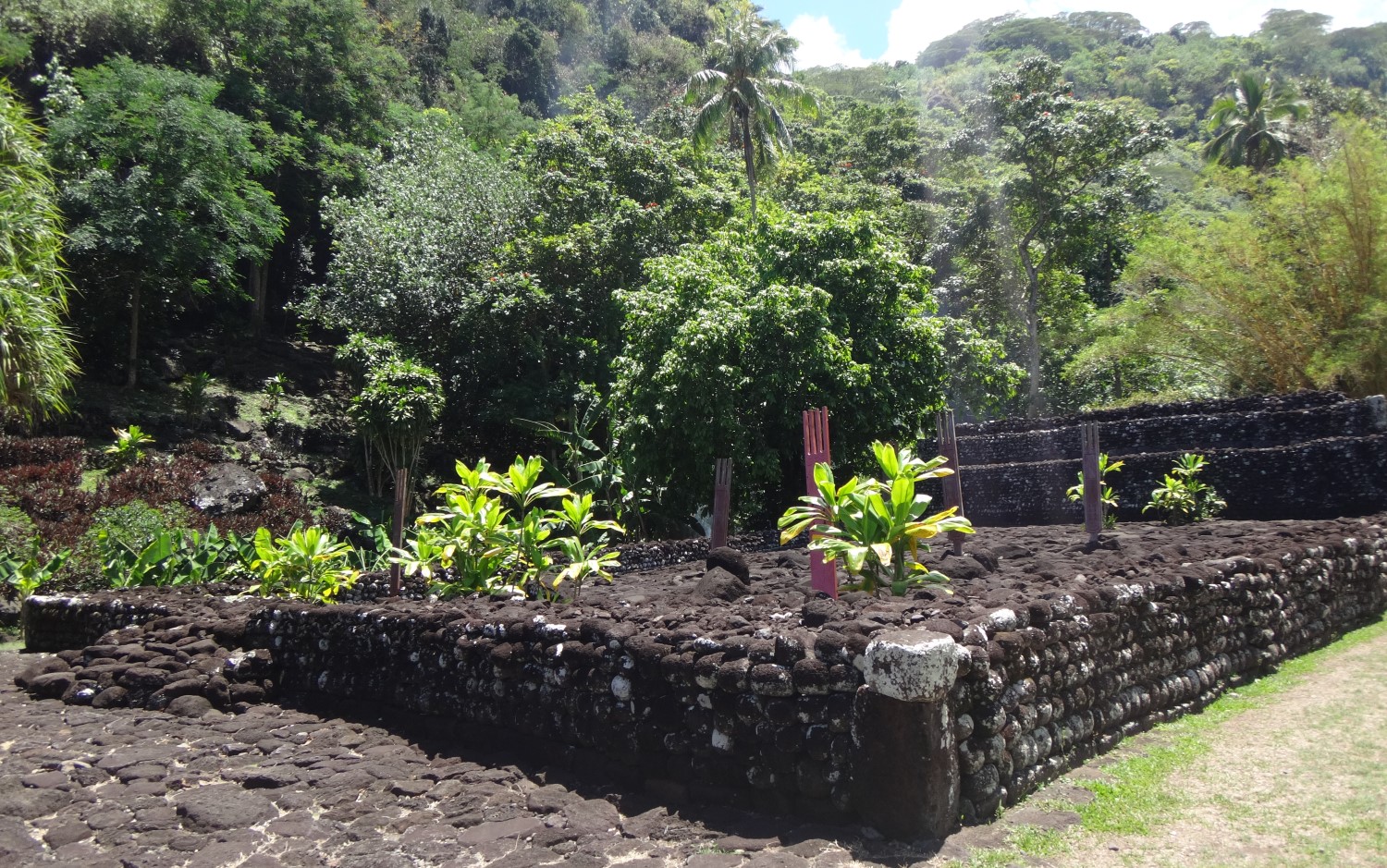 Jour 10 : Tahiti Nui – Marae, grottes et jardin d’eau